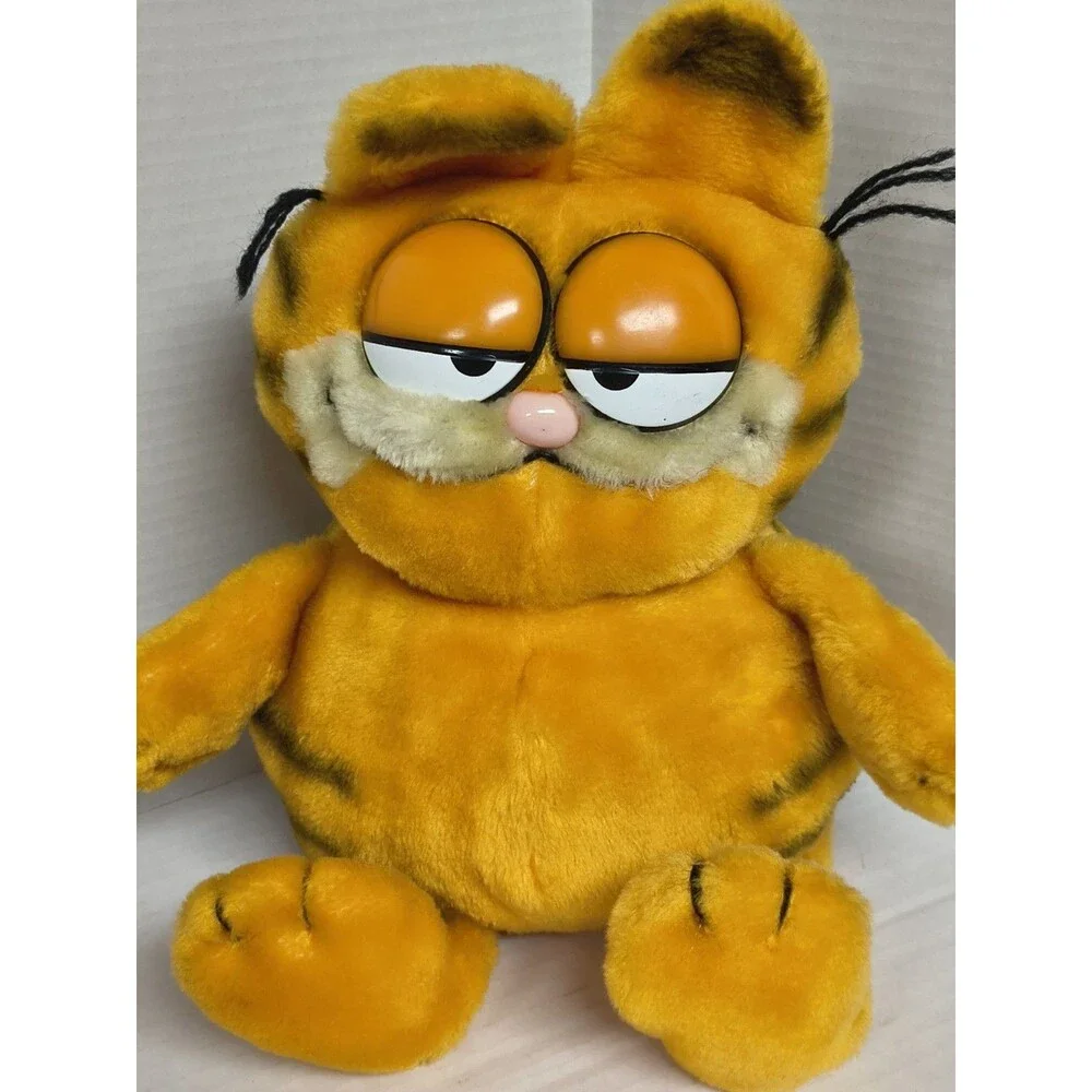 Lot Of Vintage Collectible Garfield Includes Plush, Figure, 2 Cups And Ornament
